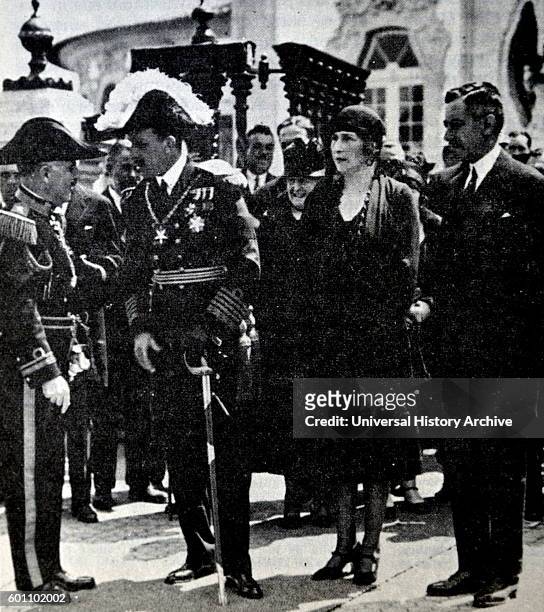 Photograph of Alfonso XIII of Spain and Victoria Eugenie of Battenberg received by Primo de Rivera in the opening of the International Exhibition of...