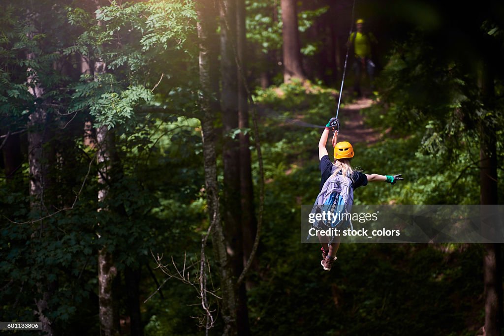 Diversión, adrenalina y aventura en tirolesa