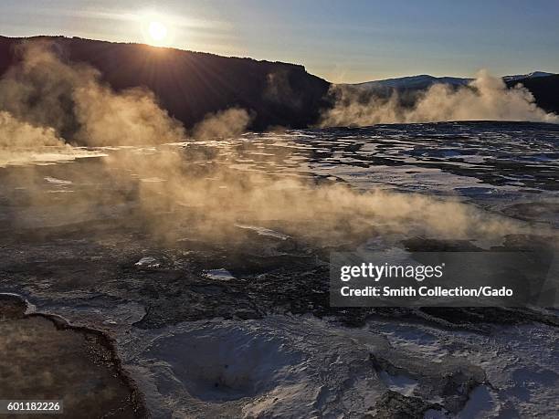 Yellowstone Rising Sun 5 807 photos et images haute résolution de Rising Sun - Getty Images