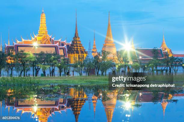 wat phra kaew - the emerald buddha temple in bangkok stock pictures, royalty-free photos & images