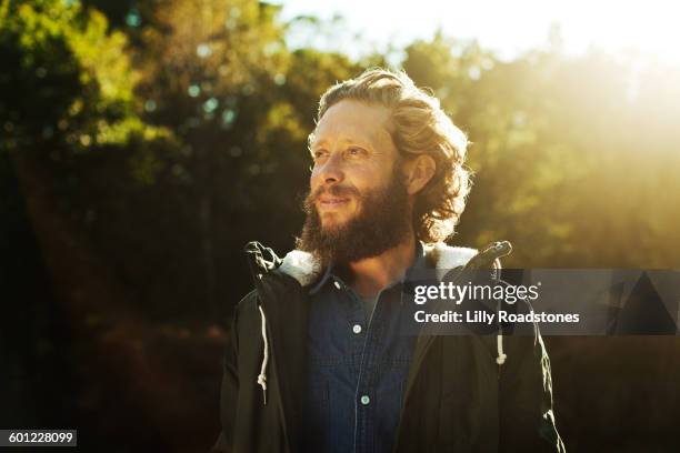 man standing in woodlands - mondo naturale foto e immagini stock