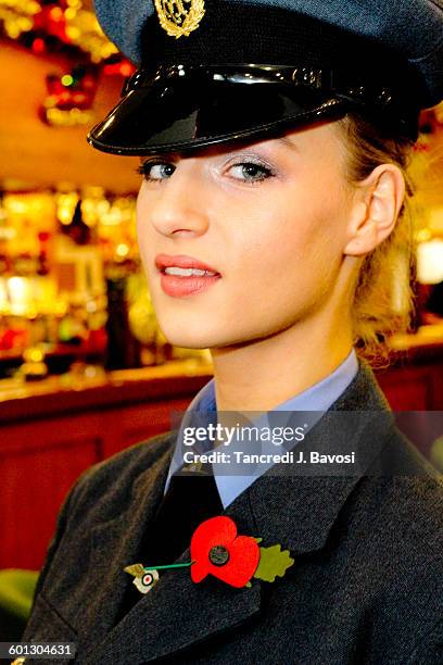 raf girl in iniform - bavosi in cambridgeshire stock pictures, royalty-free photos & images