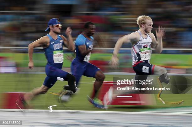 Jonnie Peacock of Great Britain leads the Men's 100m T44 Final on day 2 of the Rio 2016 Paralympic Games at the Olympic Stadium on September 9, 2016...