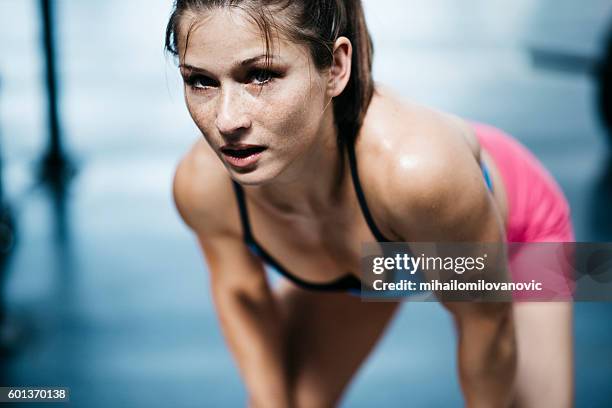 nach dem training - portrait woman looking at camera brave stock-fotos und bilder