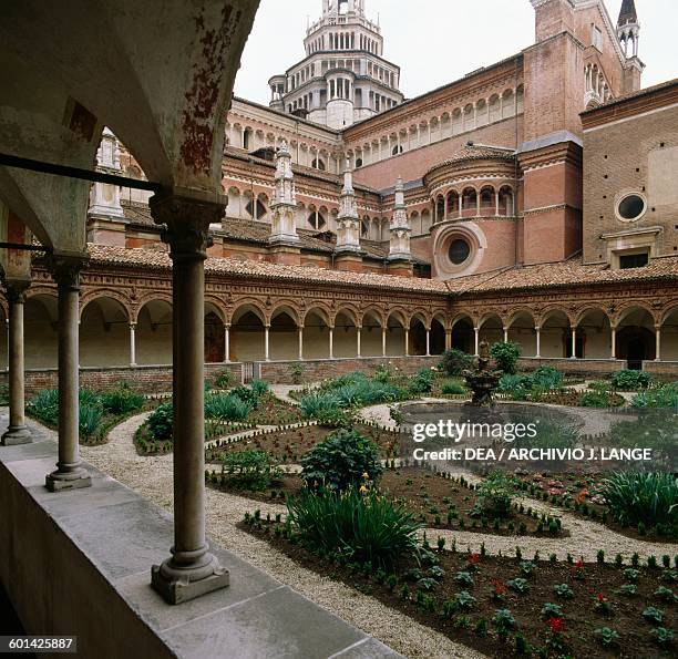 Small cloister of the Certosa di Pavia by Guiniforte Solari, Lombardy. Italy, 15th century.