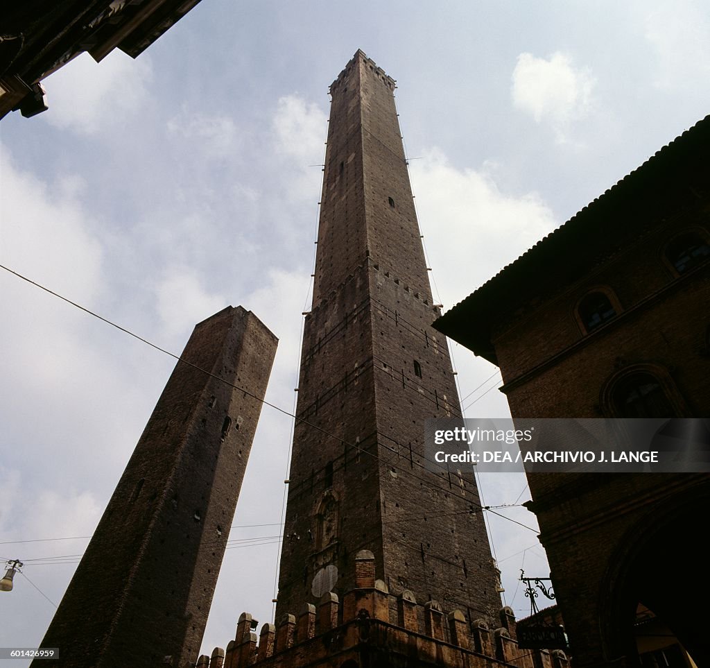 Asinelli and Garisenda towers, Bologna