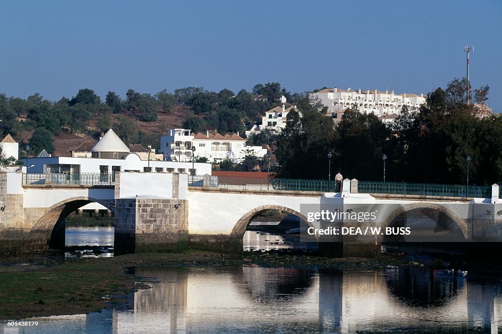 The bridge over the mouth of the Sequa river...