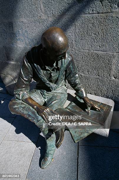 Man reading newspaper, bronze statue, Plaza De La Paja, Madrid. Spain, 20th century.