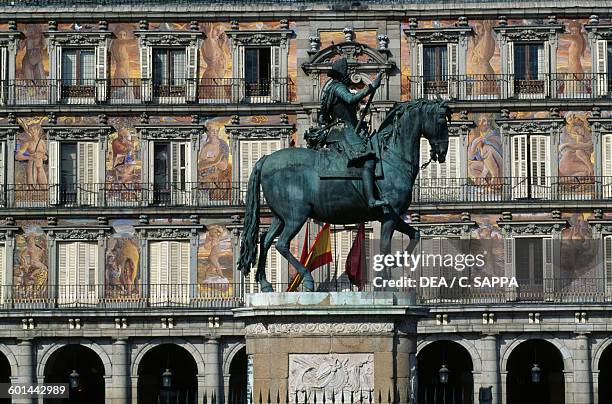 Equestrian statue of Philip III , begun by Giambologna and completed by Pietro Tacca Main Plaza , Madrid. Spain, 17th century.