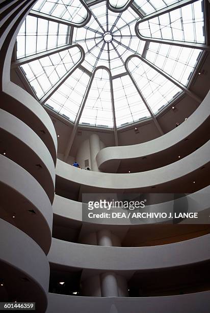 The spiral ramp inside the Guggenheim Museum architect Frank Lloyd Wright . United States of America, 20th century.