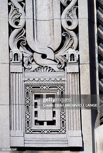 Tablets of the Law, bas-relief on the Emanu-El Synagogue facade 5th Avenue, New York. United States of America, 20th century.