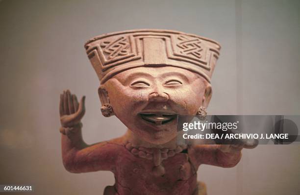 Smiling figure, ceramic, from Veracruz, Mexico. Mesoamerican civilisation, Remojadas Culture, 7th-8th century. New York, The Metropolitan Museum Of...