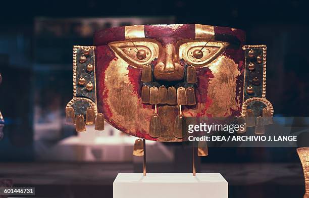 Golden funerary mask, from Peru. Pre-Columbian civilisation, Sican Culture, 10th-11th century. New York, The Metropolitan Museum Of Art