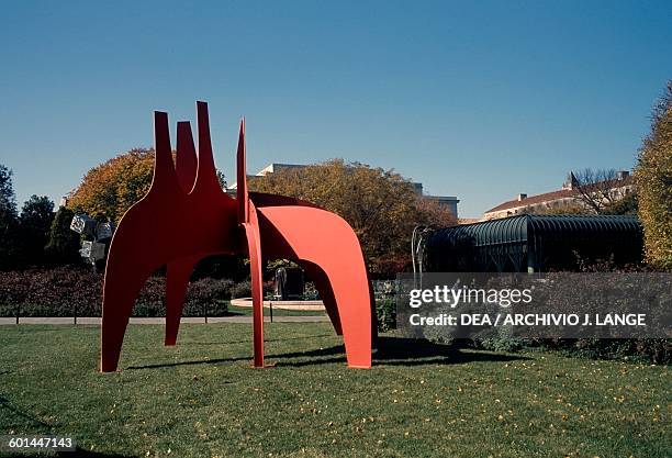 Cheval Rouge Calder Sculpture Photos and Premium High Res Pictures - Getty Images