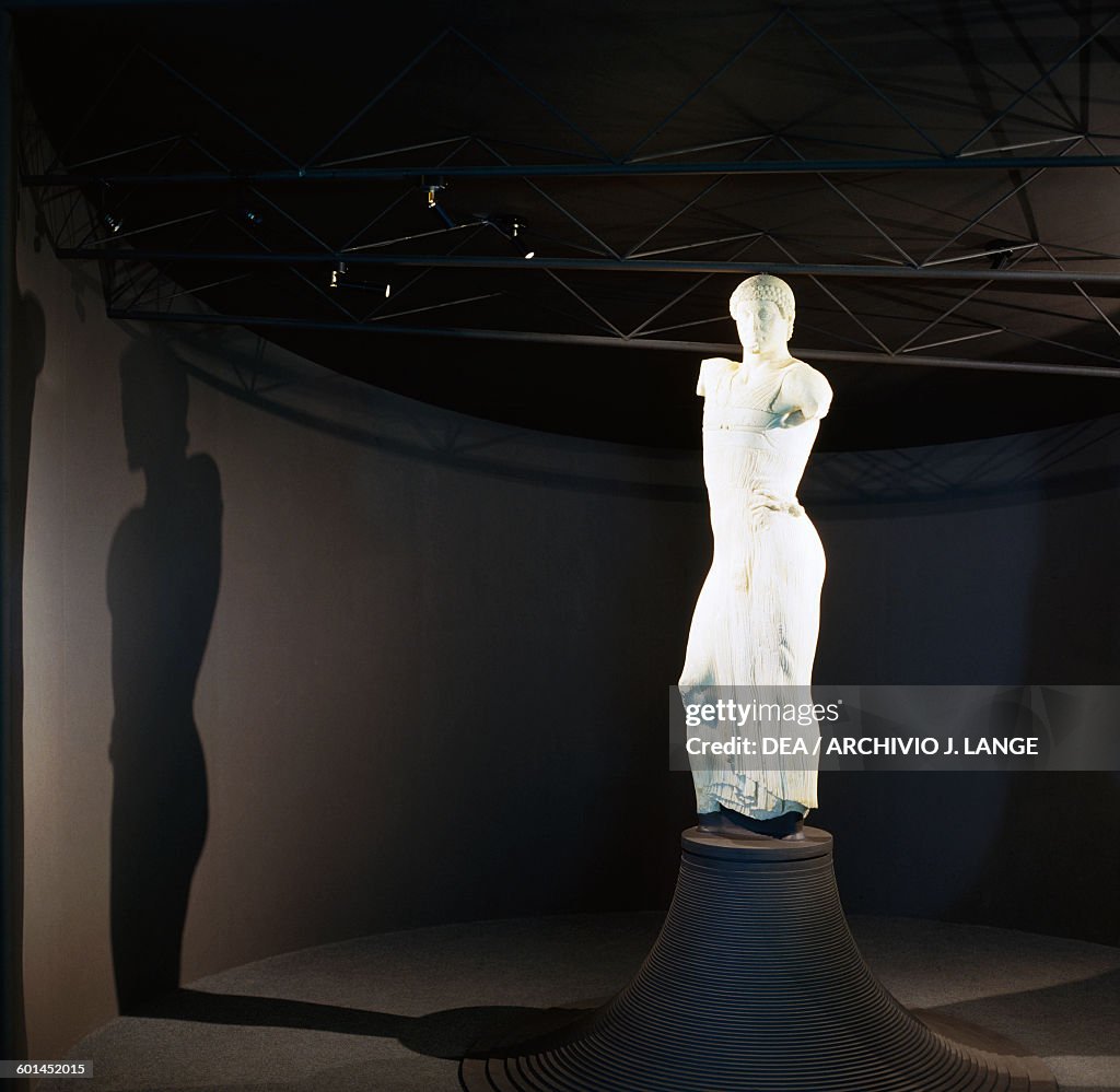 Mozia charioteer, marble statue of Mozia, Marsala