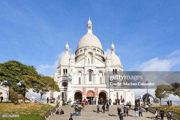 sacre couer basilica, montmartre, paris, france - basiliek sacre coeur stockfoto's en -beelden