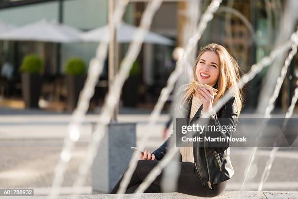 woman with sandwich street portrait - girls laughing eating sandwich foto e immagini stock