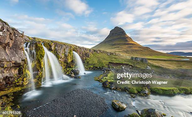 iceland - kirkjufellsfoss - westfjorde island stock-fotos und bilder