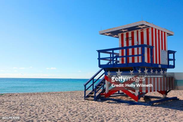 patriotic lifeguard hut on beach - lifeguard tower bildbanksfoton och bilder