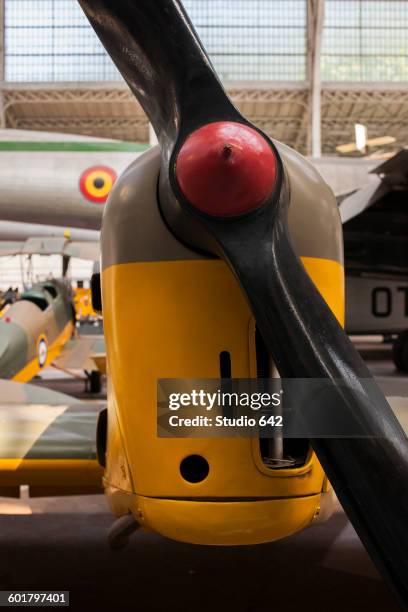 close up of propeller on antique airplane in hangar - world war ii museum stock pictures, royalty-free photos & images