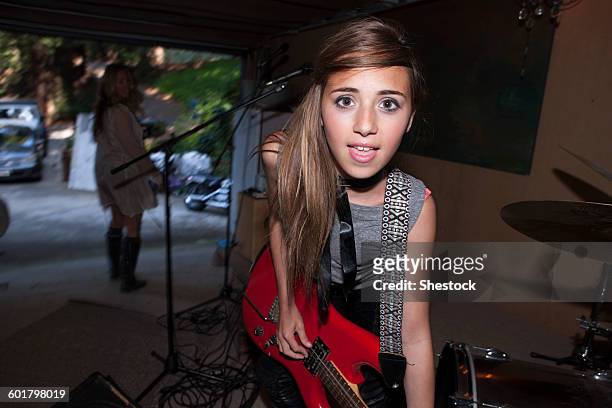 girl playing guitar in rock band - gruppo musicale foto e immagini stock