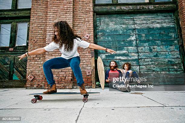 family riding skateboards on sidewalk - longboard skating 個照片及圖片檔