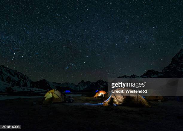 nepal, himalayas, khumbu, everest region, ama dablam base camp - base camp stockfoto's en -beelden