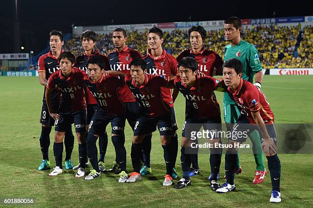 Players of Kashima Antlers line up for team photos prior to the J.League match between Kashiwa Reysol and Kashima Antlers at the Hitachi Kashiwa...
