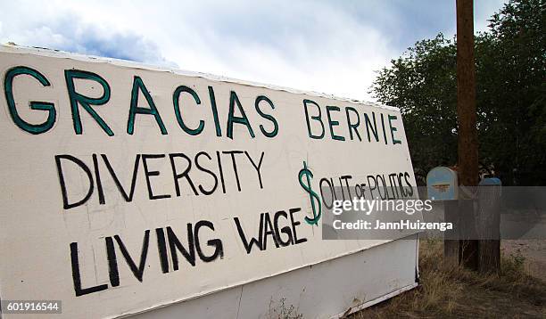 embudo, nm: handmade sign thanking bernie sanders: "gracias bernie..." - embudo stock pictures, royalty-free photos & images