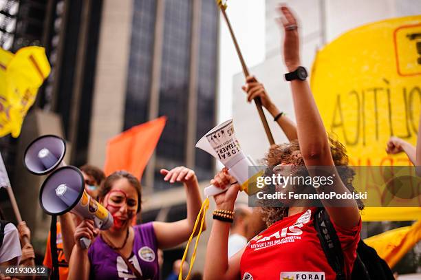 putsch in brasilien - anti regierungsdemonstration stock-fotos und bilder