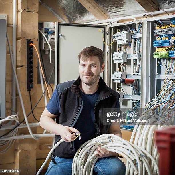 handyman constructing his own home - handyman smiling imagens e fotografias de stock