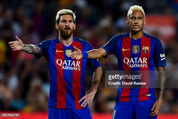 Lionel Messi and Neymar Jr. Of FC Barcelona reacts during the La Liga match between FC Barcelona and Deportivo Alaves at Camp Nou stadium on...