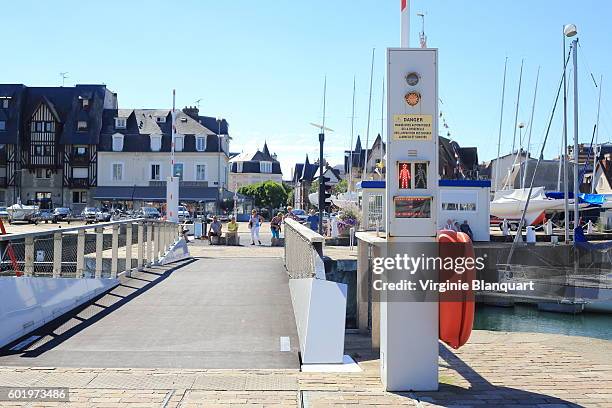 pedestrian bridge to cross the marina between deauville and trouville - trouville sur mer stock-fotos und bilder