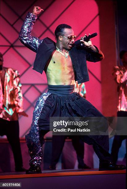 Hammer on the Oprah Winfrey Show in Chicago, Illinois, August 14, 1990.