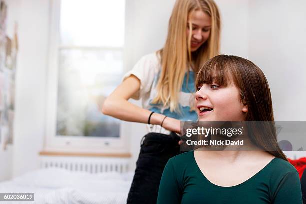 teenage friends - girls getting ready imagens e fotografias de stock