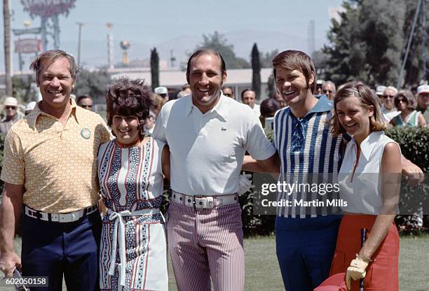 Country musician Glen Campbell poses with his wife Billie Jean Nunley , LPGA golfer Jane Blalock and others during the Bob Hope Desert Golf Classic...