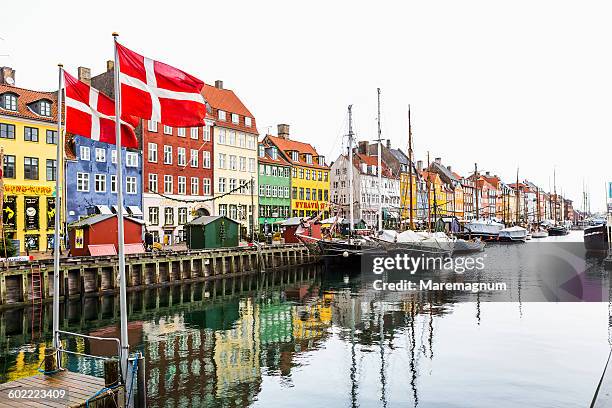 view of nyhavn canal - denmark fotografías e imágenes de stock