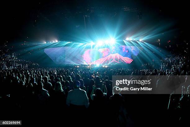Demi Lovato And Nick Jonas Perform At At T Center Photos and Premium ...