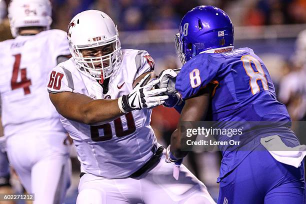 Offensive lineman Andre Dillard of the Washington State Cougars battles defensive end Jabril Frazier of the Boise State Broncos during second half...