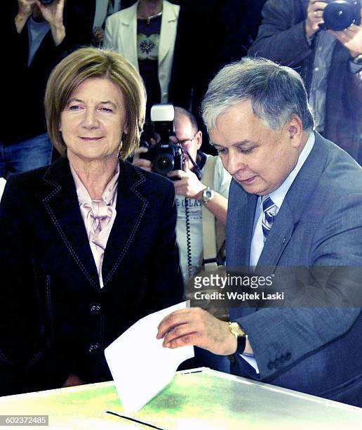 9th OCTOBER 2005: Lech Kaczynski and his wife Maria Kaczynska cast their ballots during the first round of the Polish presidential elections. Warsaw,...