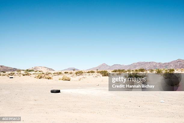 empty gravel space in the nevada dessert - hannah bichay stock pictures, royalty-free photos & images