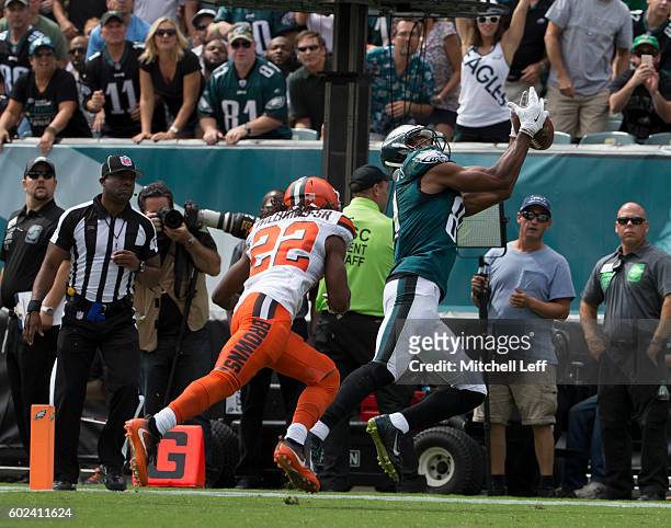 Jordan Matthews of the Philadelphia Eagles catches a touchdown pass against Tramon Williams of the Cleveland Browns in the first quarter at Lincoln...