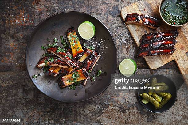 pomegranate and red wine glazed pork ribs with chimichurri sauce - smoked bbq ribs 個照片及圖片檔