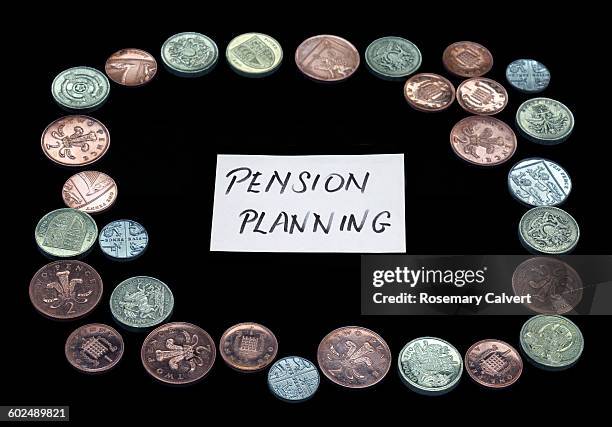 border of british coins, notice pension planning - saving for a rainy day englische redewendung stock-fotos und bilder