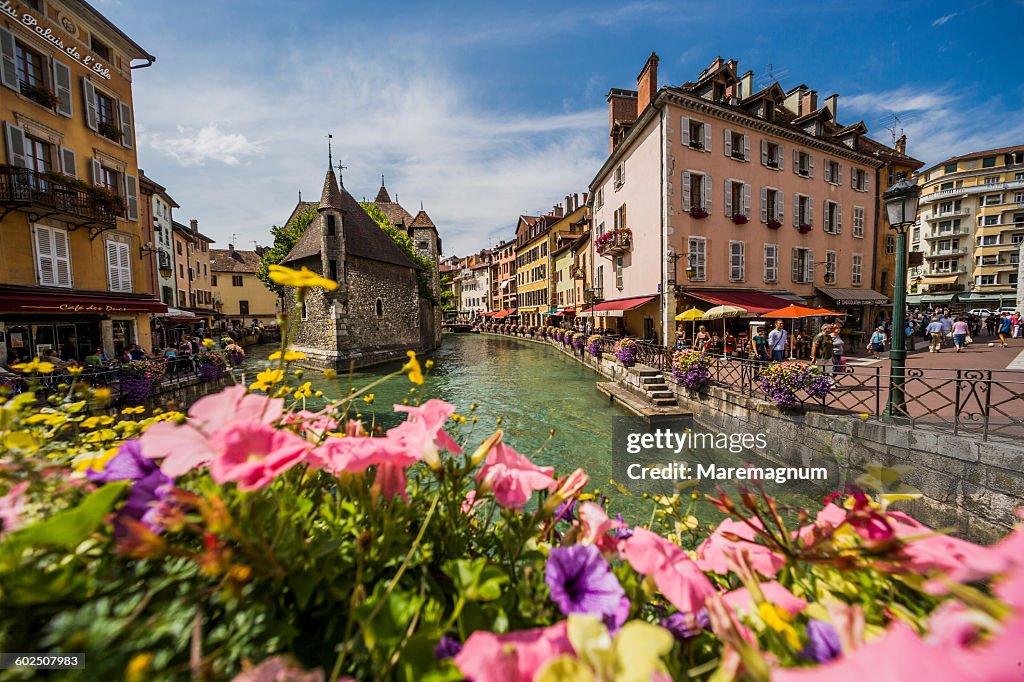 Palais (palace) de l'Ile and Thiou river