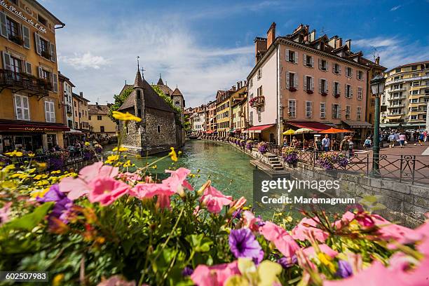 palais (palace) de l'ile and thiou river - フランス アヌシー ストックフォトと画像