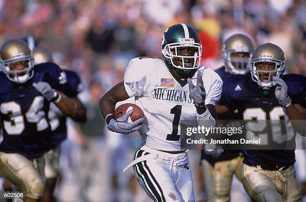 Charles Rogers of the Michigan State Spartans runs with the ball during the game against the Notre Dame Fighting Irish at the Notre Dame Stadium in...