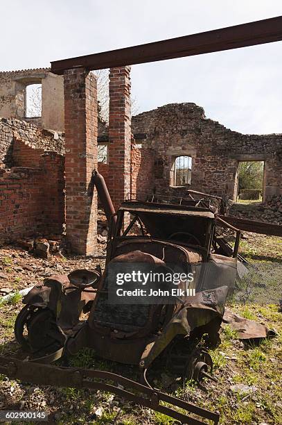 oradour sur glane, nazi ss massacre site - haute vienne stock pictures, royalty-free photos & images