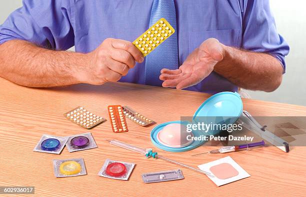 doctor explaining contraception - verhütungsmittel stock-fotos und bilder