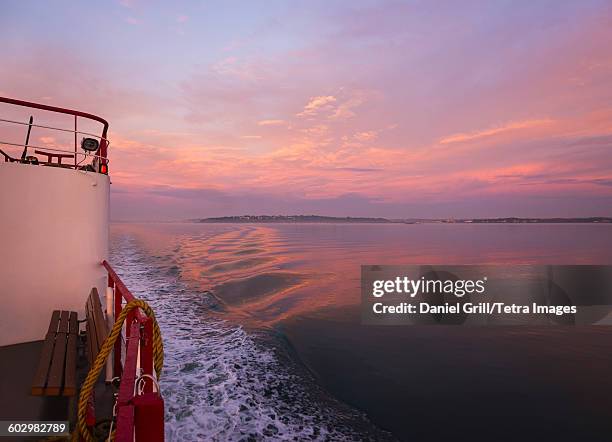 usa, maine, portland, view from ferry towards sea at sunrise - portland maine stock-fotos und bilder